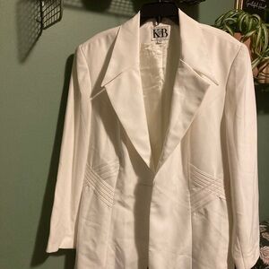 KB Women's Elegant Cream Blazer( needs dry cleaning )